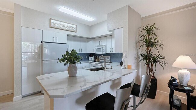 Building Photo - 4140 Central Sarasota Pkwy