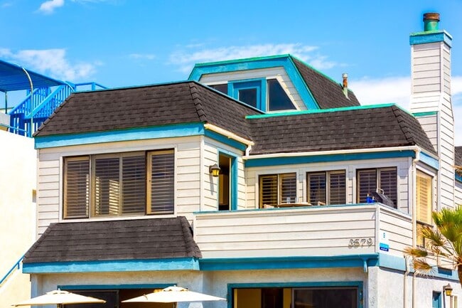 Building Photo - 3579 Ocean Front Walk