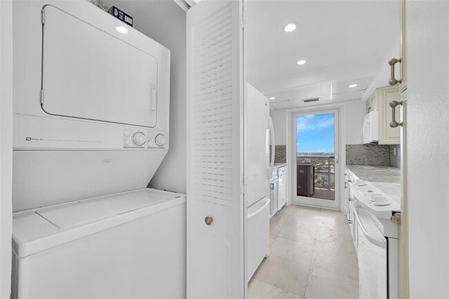 Building Photo - 2841 N Ocean Blvd