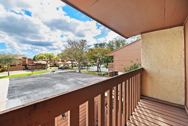 Building Photo - 6187 Laurel Ln