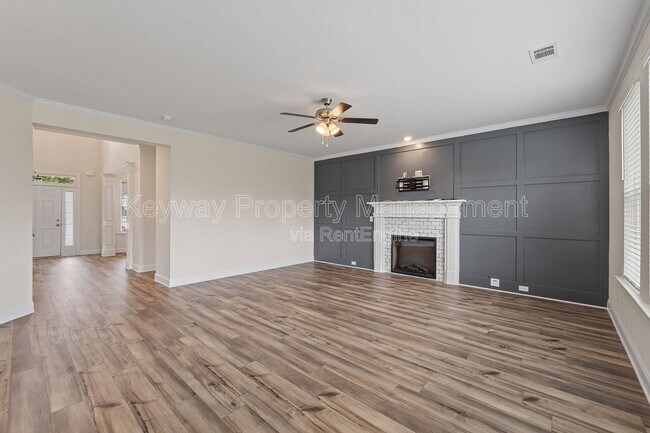 Building Photo - 585 Hampton Dr