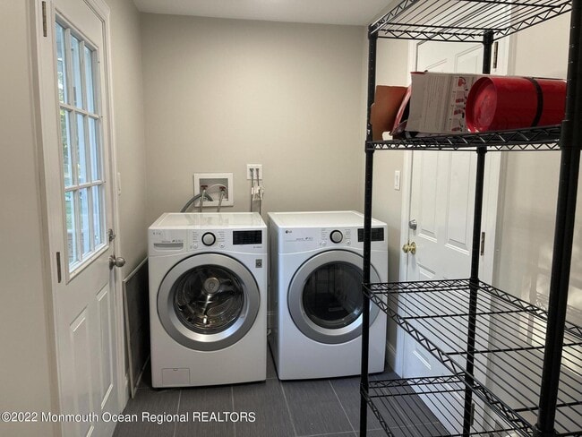 Building Photo - 5 Stockport Way