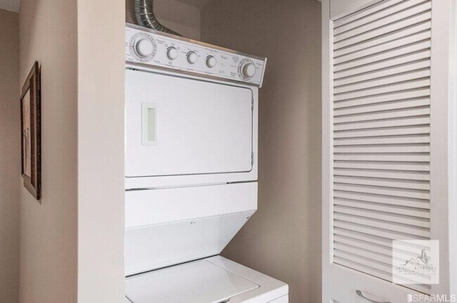 Building Photo - Spacious One-Bedroom Elegance in a Luxury Doorman Building with EV Parking