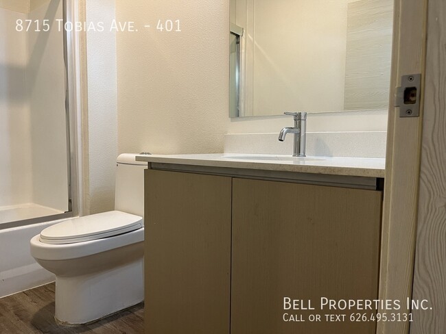 Building Photo - 2x2 Unit Available With Washer and Dryer H...