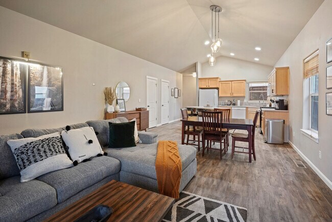 Building Photo - 20657 Beaumont Dr