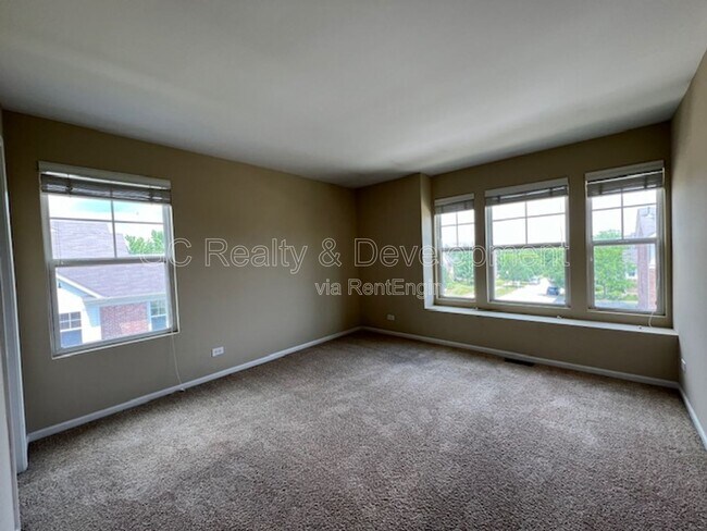 Building Photo - 498 Grosvenor Ln