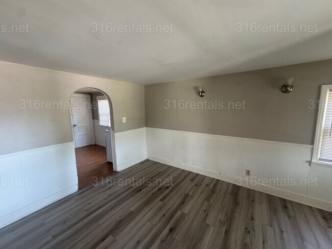 Building Photo - $850 - 2 bed 1 bath - Single Family Home
