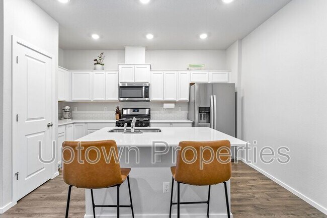 Building Photo - 876 N 18th Ave