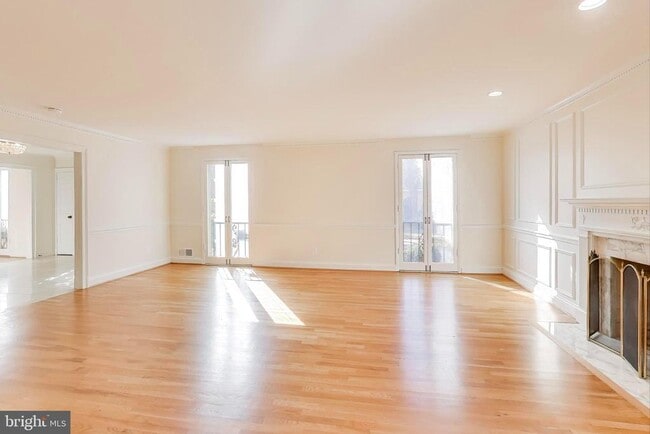 Building Photo - 4001 N Ridgeview Rd