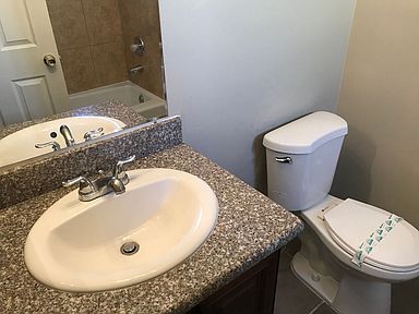 Building Photo - 2750 W Glenrosa Ave