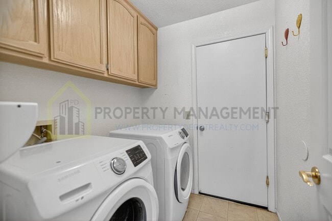 Building Photo - Beautiful 3-Bedroom Home with Pool in Elk ...