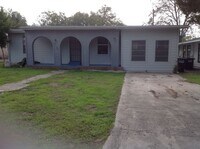 Building Photo - 206 Hub Ave