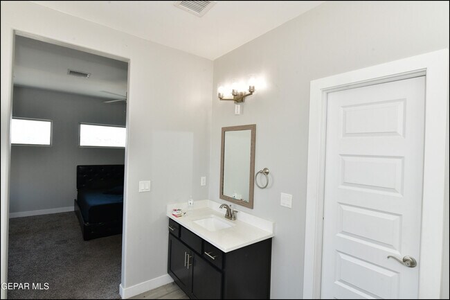 Building Photo - 205 Anglesy Pl