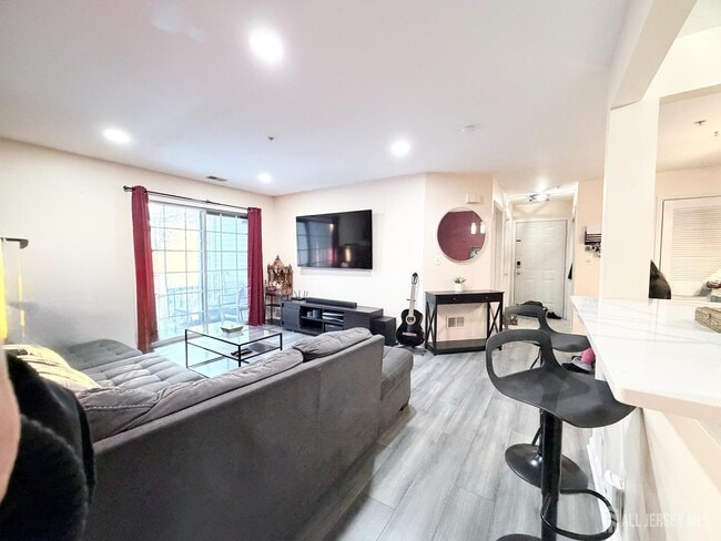 Building Photo - 226 Waterford Dr