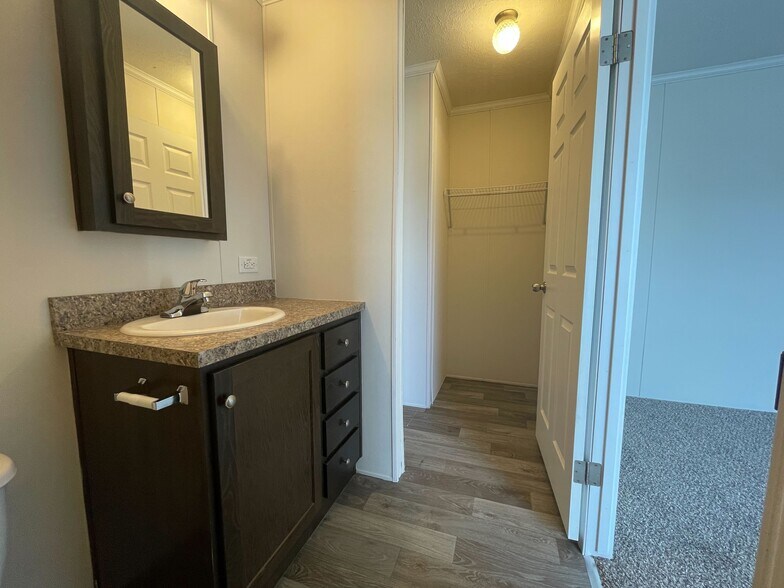 Building Photo - 38044 Johannes Dr