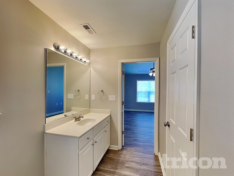 Building Photo - 310 Dexter Pl