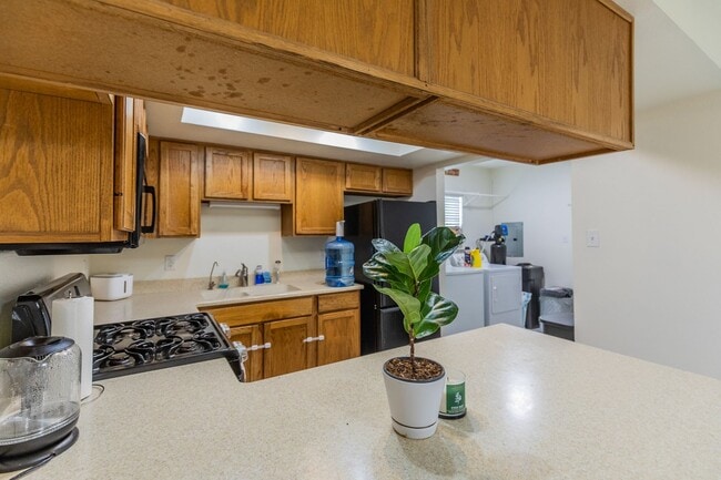 Building Photo - 3 Bedroom 2 Bath Home