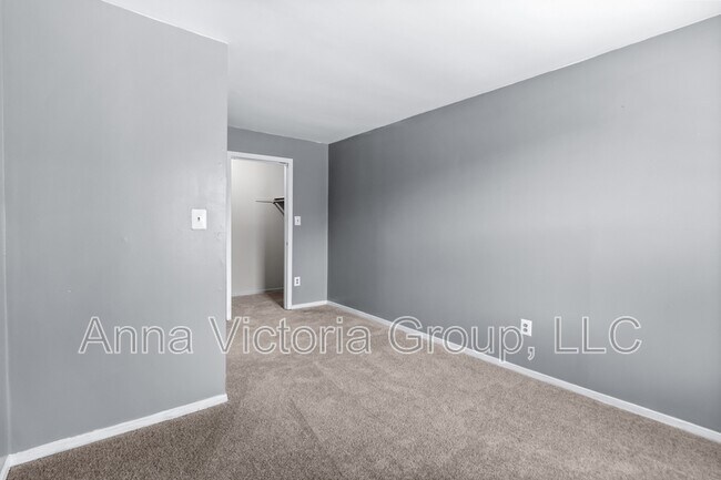 Building Photo - 5307 Valiquet Ave