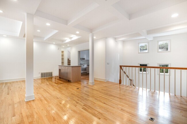 Building Photo - 3Bd/3Ba Seattle House
