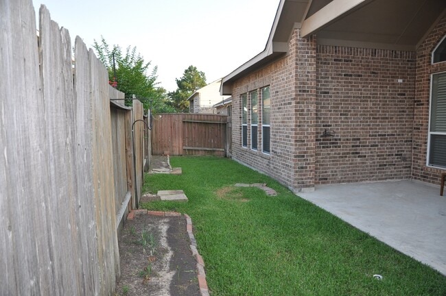 Building Photo - 6315 Denison Oaks Dr