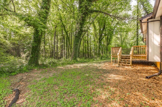 Building Photo - 3 bedroom updated home in a quiet, peaceful setting!