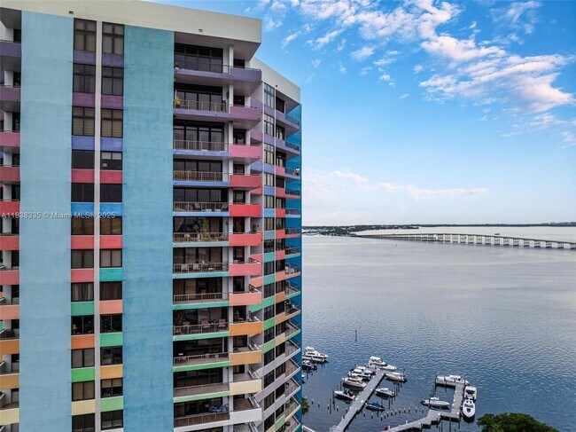 Building Photo - 1581 Brickell Ave