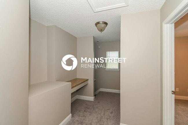 Building Photo - 3 Bedroom Pet-Friendly Home in Jacksonville, FL with Main Street Renewal