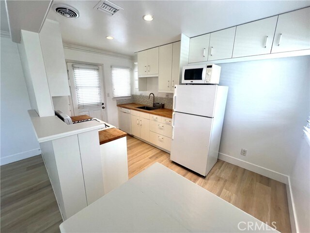 Building Photo - 406 Fernleaf Ave