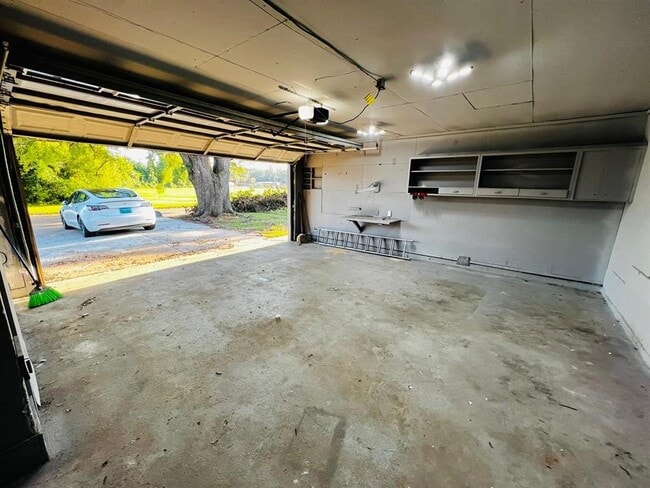 Building Photo - 46 Bruce Ln