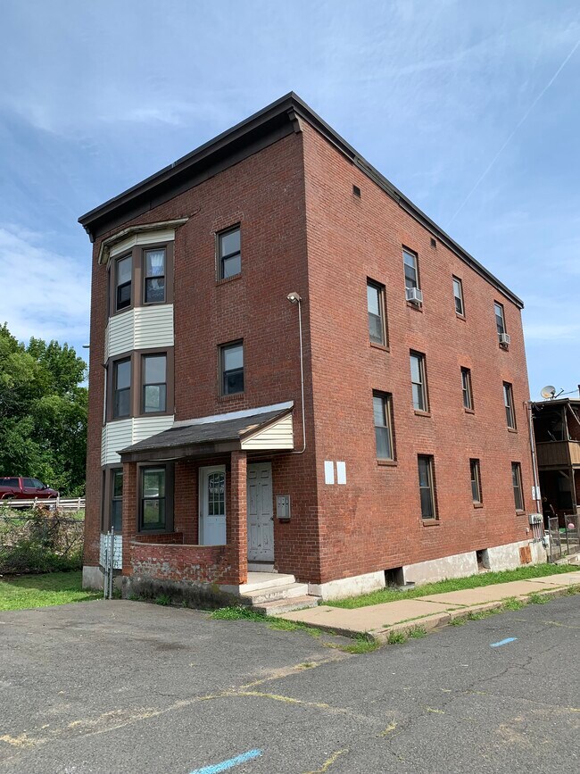 Building Photo - 4 Flower St