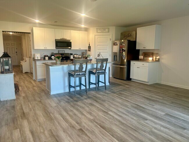 Building Photo - 211 Gray Owl Dr