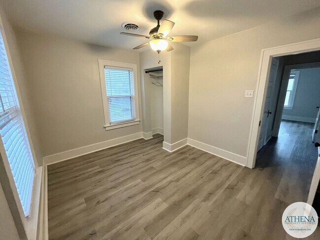 Building Photo - 5 Bedroom / 2 Bath House - NEAR SEMO's CAMPUS