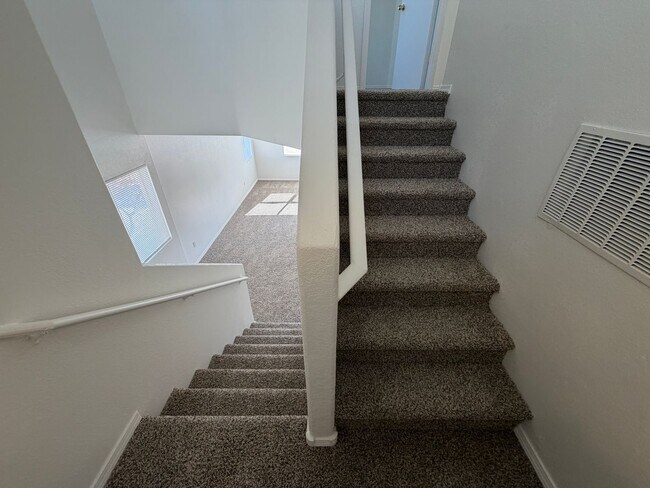 Building Photo - 4 Bedroom Home Available Near Bridge Blvd SW & Unser Blvd SW!