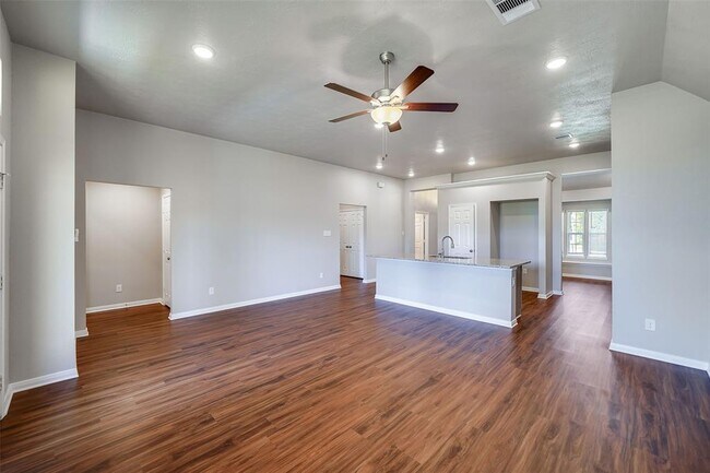 Building Photo - 1042 Tomball Downs Dr