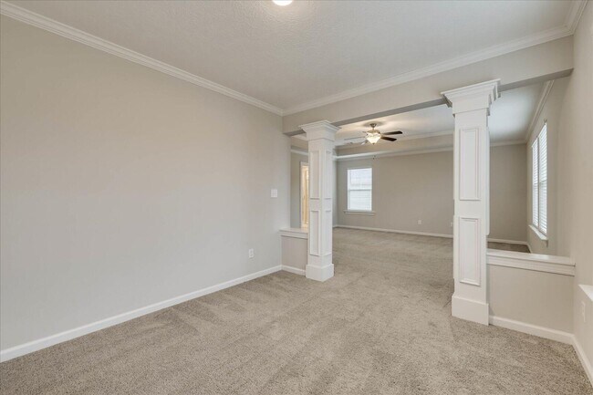 Building Photo - 342 Windsor Dr