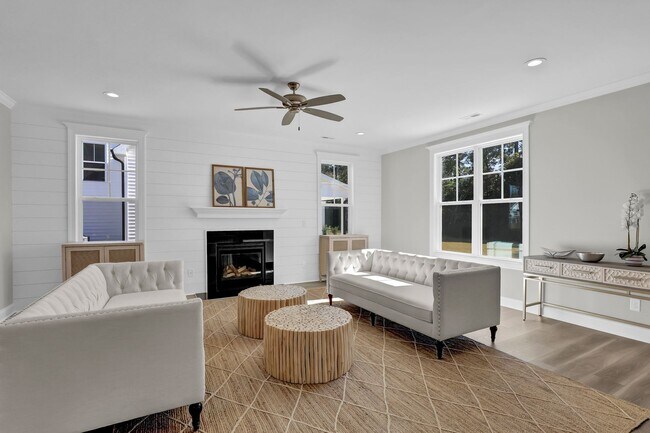 Building Photo - 4 bedroom, 3.5 bath Hampstead home in Sanc...