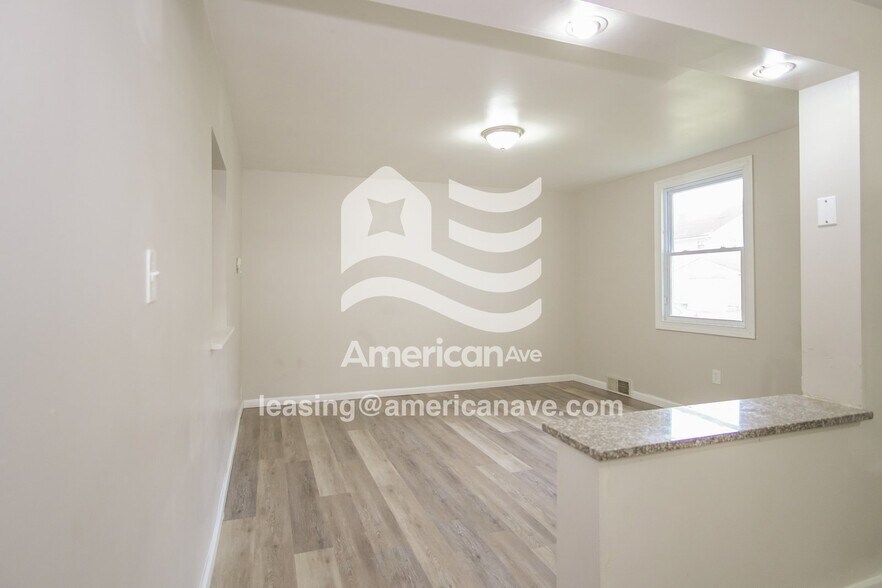 Building Photo - 1217 Main St