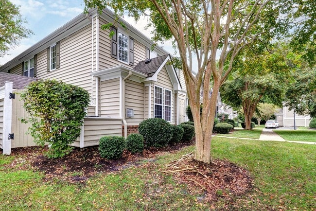 Building Photo - 130 Ellis Dr