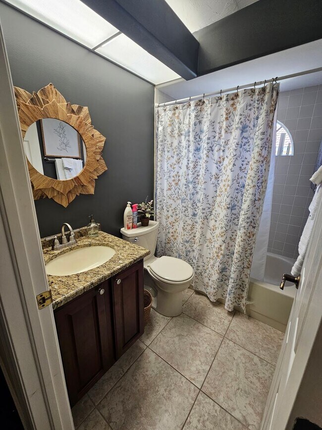 Building Photo - Available Sep 1, 2025 - Furnished 3BR/2BA ...