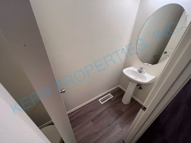 Building Photo - 4 Bd / 2.5 Bth - Central A/C - Attached Ga...