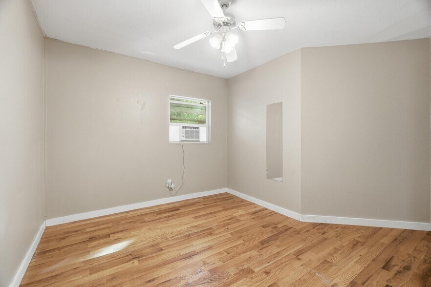 Building Photo - 1125 Pecan St