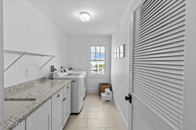 Building Photo - 1730 Rue Mirador