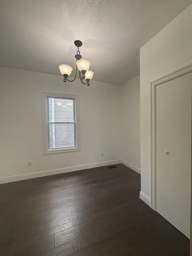 Building Photo - 87th,W.1308