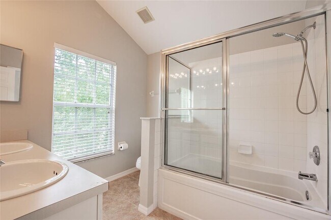 Building Photo - 9917 Brompton Dr