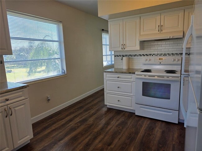 Building Photo - 2448 Columbia Dr