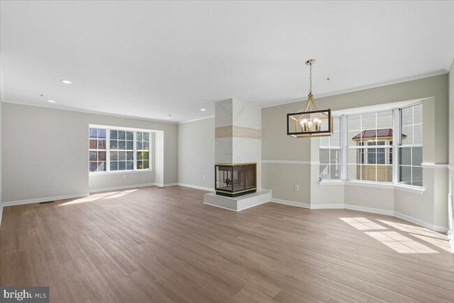 Building Photo - 9208 Fairlane Pl