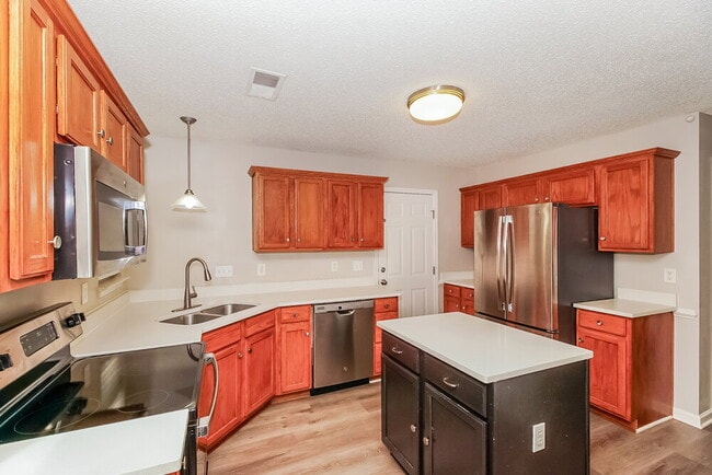 Building Photo - 15185 Tracy Beth Rd