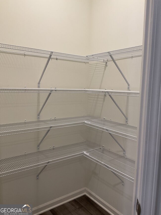 Building Photo - 305 Pond Ct