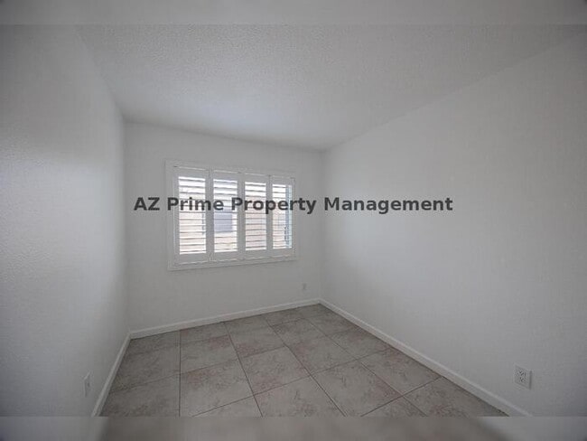 Building Photo - 4615 E Jones Ave