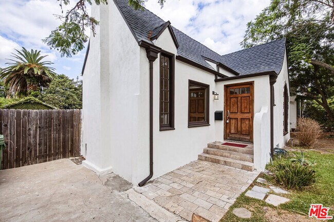 Building Photo - 525 N Crescent Heights Blvd